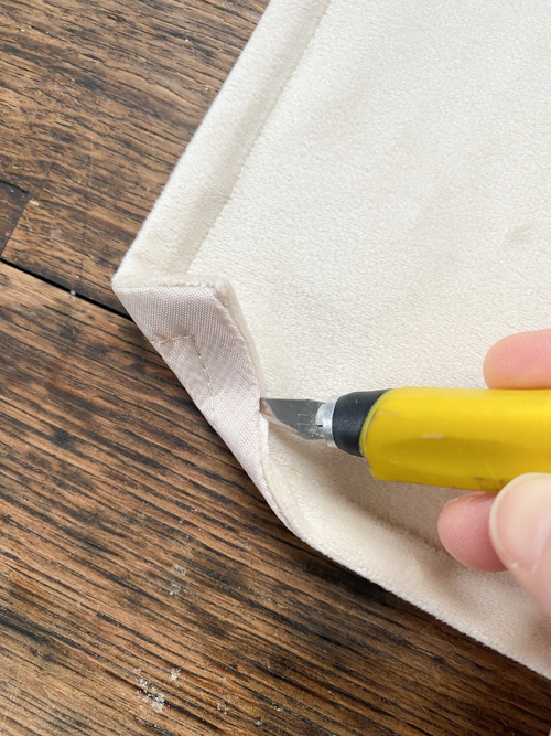 Discover how to DIY throw pillows without any sewing skills! This easy, no-sew technique will transform your living space without breaking the bank!