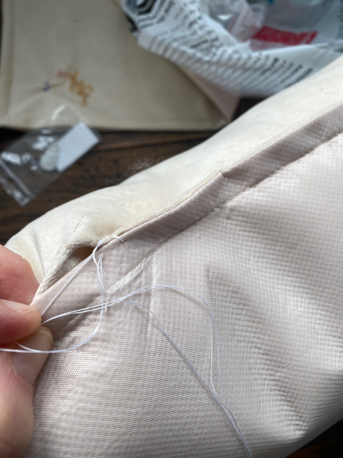 Discover how to DIY throw pillows without any sewing skills! This easy, no-sew technique will transform your living space without breaking the bank!