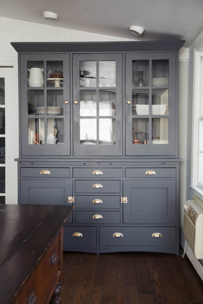 english copttage hutch makeover