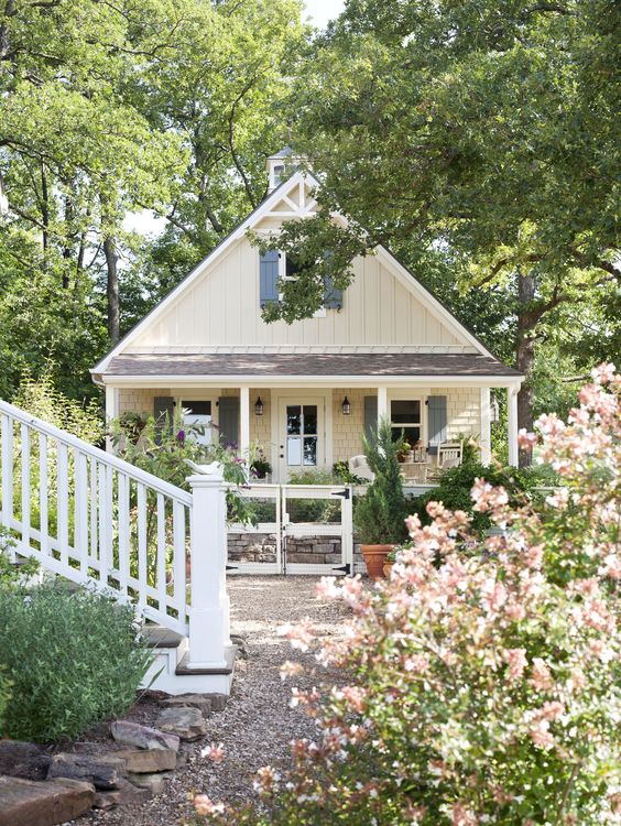 Discover the timeless charm of cottage house exteriors! Explore picturesque snapshots that inspire rustic elegance and cozy living.