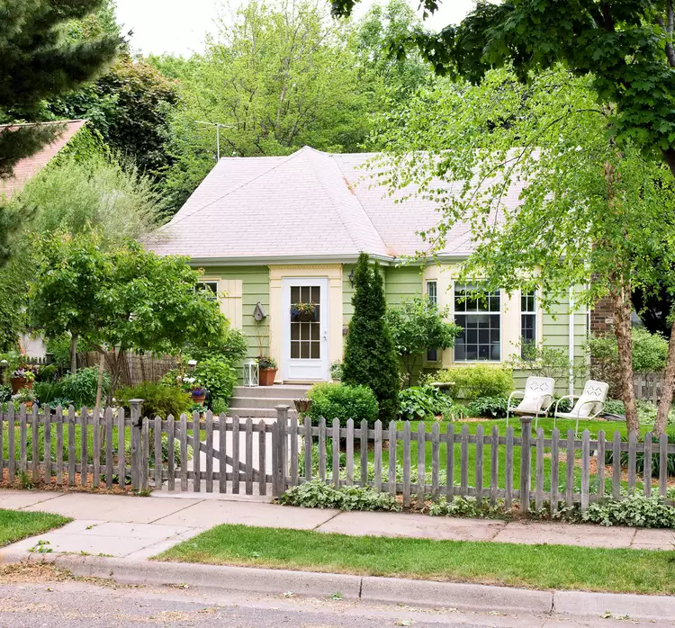 Discover the timeless charm of cottage house exteriors! Explore picturesque snapshots that inspire rustic elegance and cozy living.