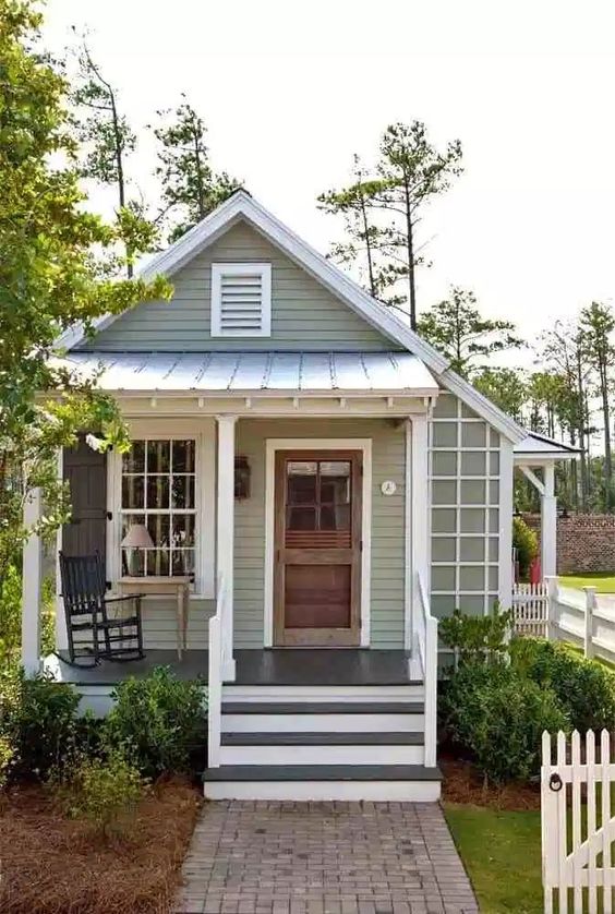 Discover the timeless charm of cottage house exteriors! Explore picturesque snapshots that inspire rustic elegance and cozy living.