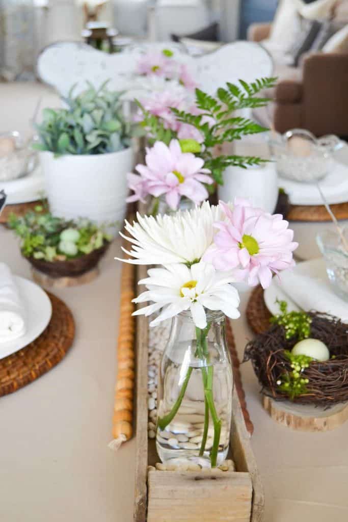 Discover charming Farmhouse Easter Decor DIY Ideas & Tutorials. Transform your home with rustic elegance. Get inspired & create a cozy Easter ambiance!