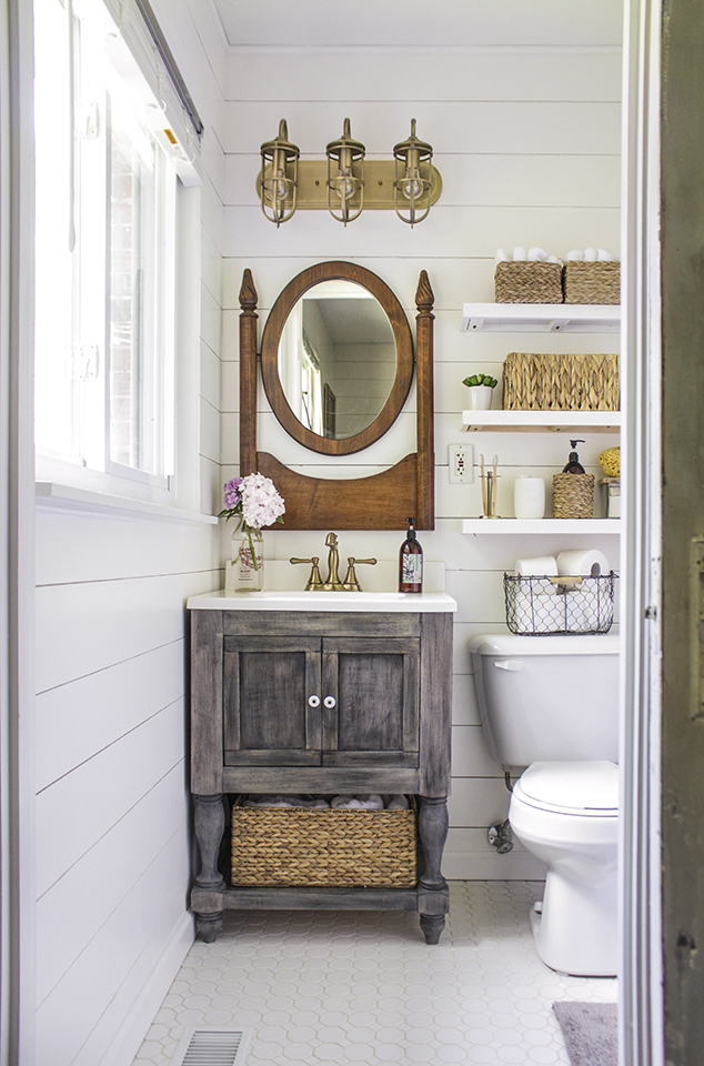 Unlock the potential of small spaces! Our guide offers ingenious solutions for small bathroom makeovers, with diverse examples to inspire your own project.