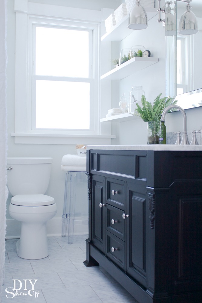 Unlock the potential of small spaces! Our guide offers ingenious solutions for small bathroom makeovers, with diverse examples to inspire your own project.