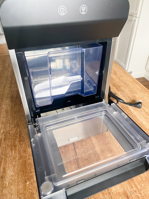 Discover the ultimate convenience with the Gevi Household Countertop Nugget Ice Maker GIMN-1000C. Perfect nugget ice for your drinks at home!
