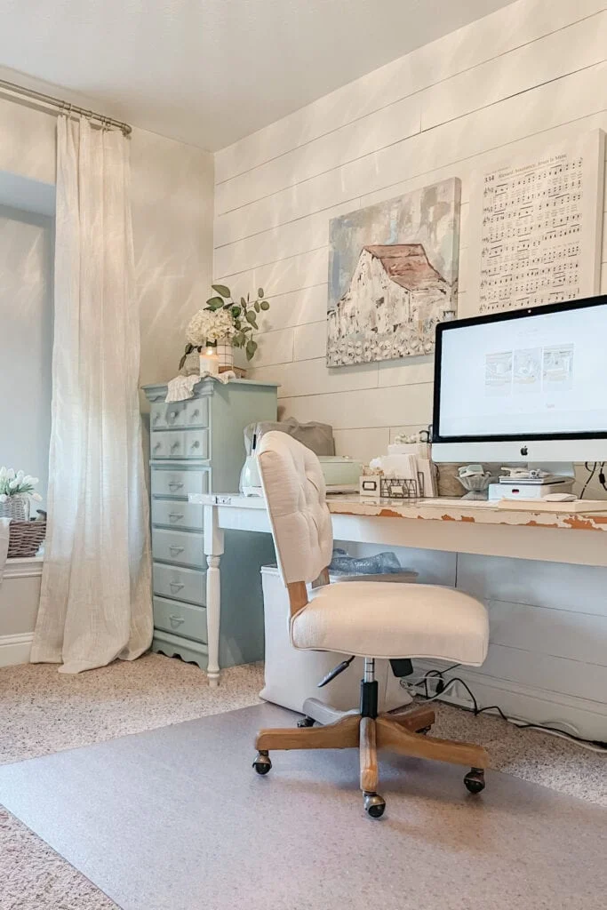 Old doors have so much character and many uses! Learn How To Turn Old Doors Into Furniture with these ideas, inspiration projects, and step-by-step tutorials.