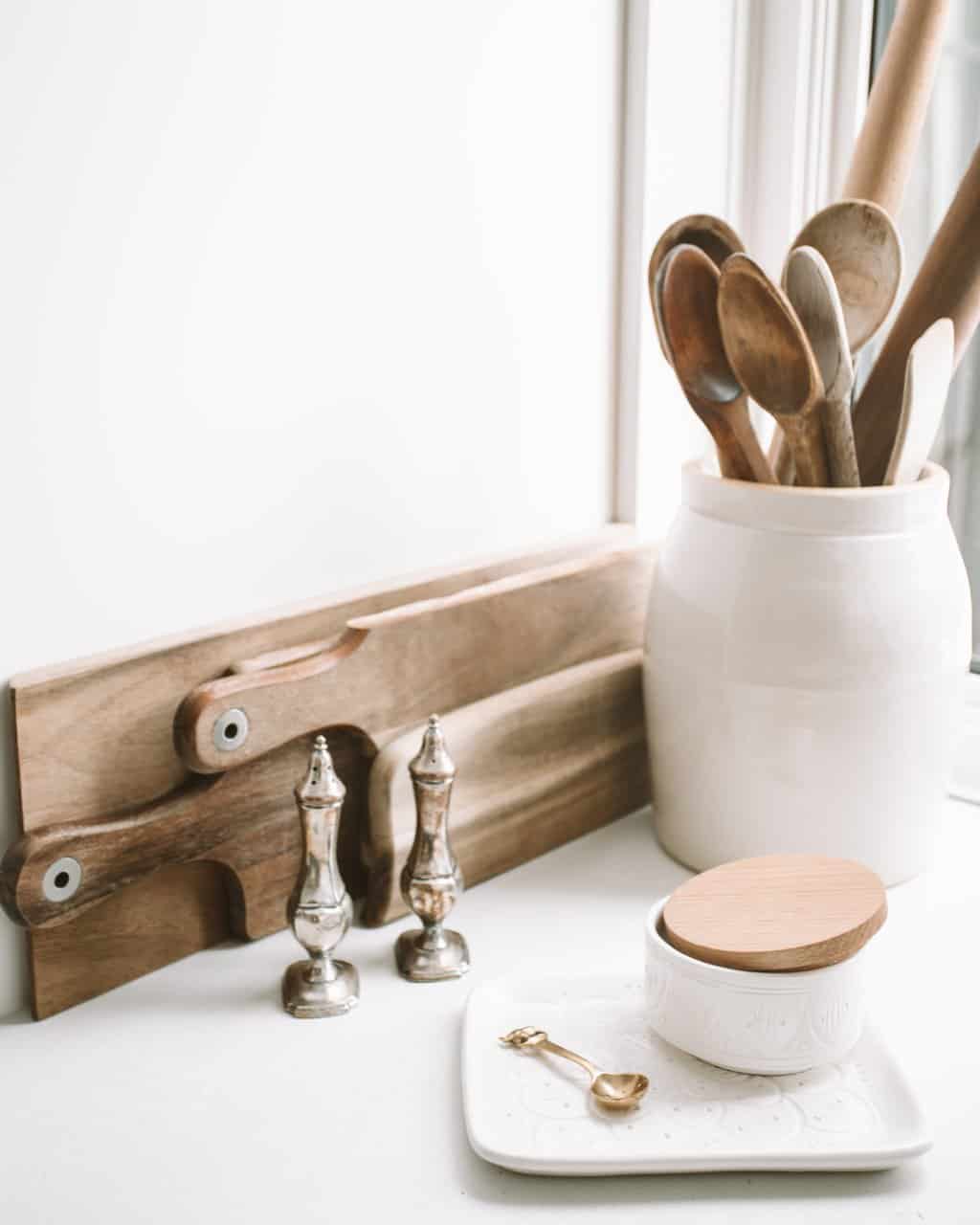 Transform your kitchen on a budget with these Inexpensive Kitchen Upgrades! From paint and hardware to lighting and DIY projects, revamp your space today.