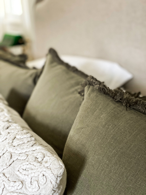 Transform your bed with Quince luxury affordable bedding. Discover high-quality sheets, duvet covers, and pillowcases for a stylish, budget-friendly makeover.