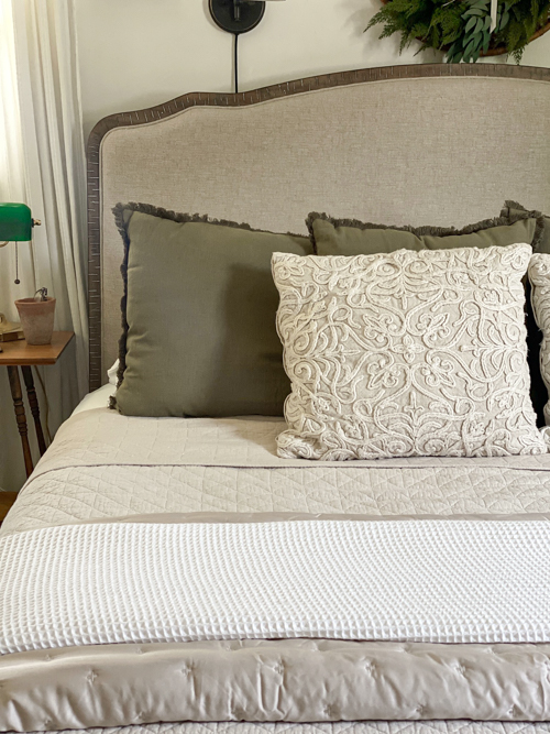 Transform your bed with Quince luxury affordable bedding. Discover high-quality sheets, duvet covers, and pillowcases for a stylish, budget-friendly makeover.