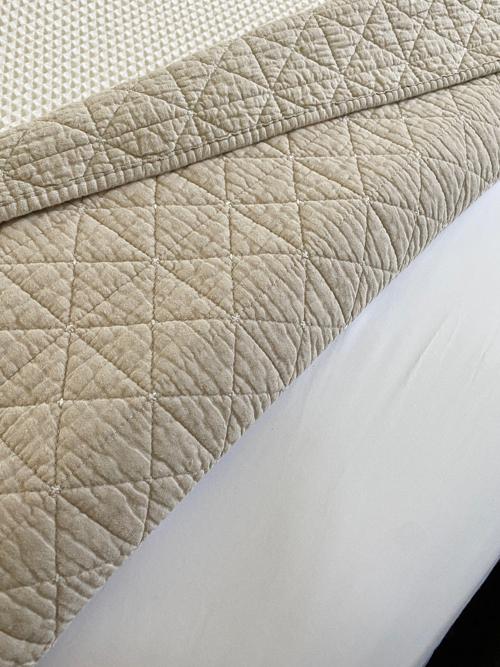 Transform your bed with Quince luxury affordable bedding. Discover high-quality sheets, duvet covers, and pillowcases for a stylish, budget-friendly makeover.