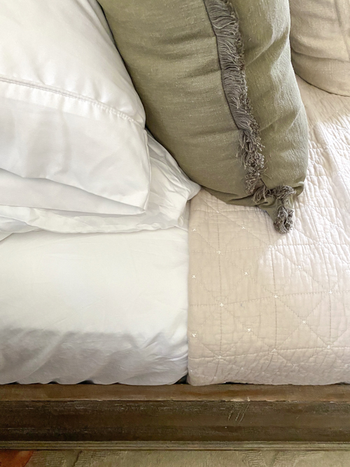 Transform your bed with Quince luxury affordable bedding. Discover high-quality sheets, duvet covers, and pillowcases for a stylish, budget-friendly makeover.