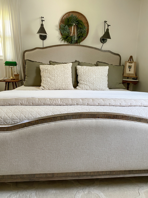 Transform your bed with Quince luxury affordable bedding. Discover high-quality sheets, duvet covers, and pillowcases for a stylish, budget-friendly makeover.