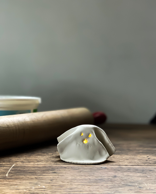 DIY Clay Tea Light Ghosts: Easy & Adorable Halloween Decor!