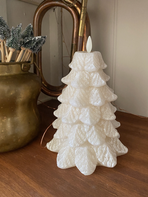 Discover why Luminara Candles are the perfect addition to your home. With realistic flames, seasonal designs, and long-lasting quality, they provide lasting ambiance all year.