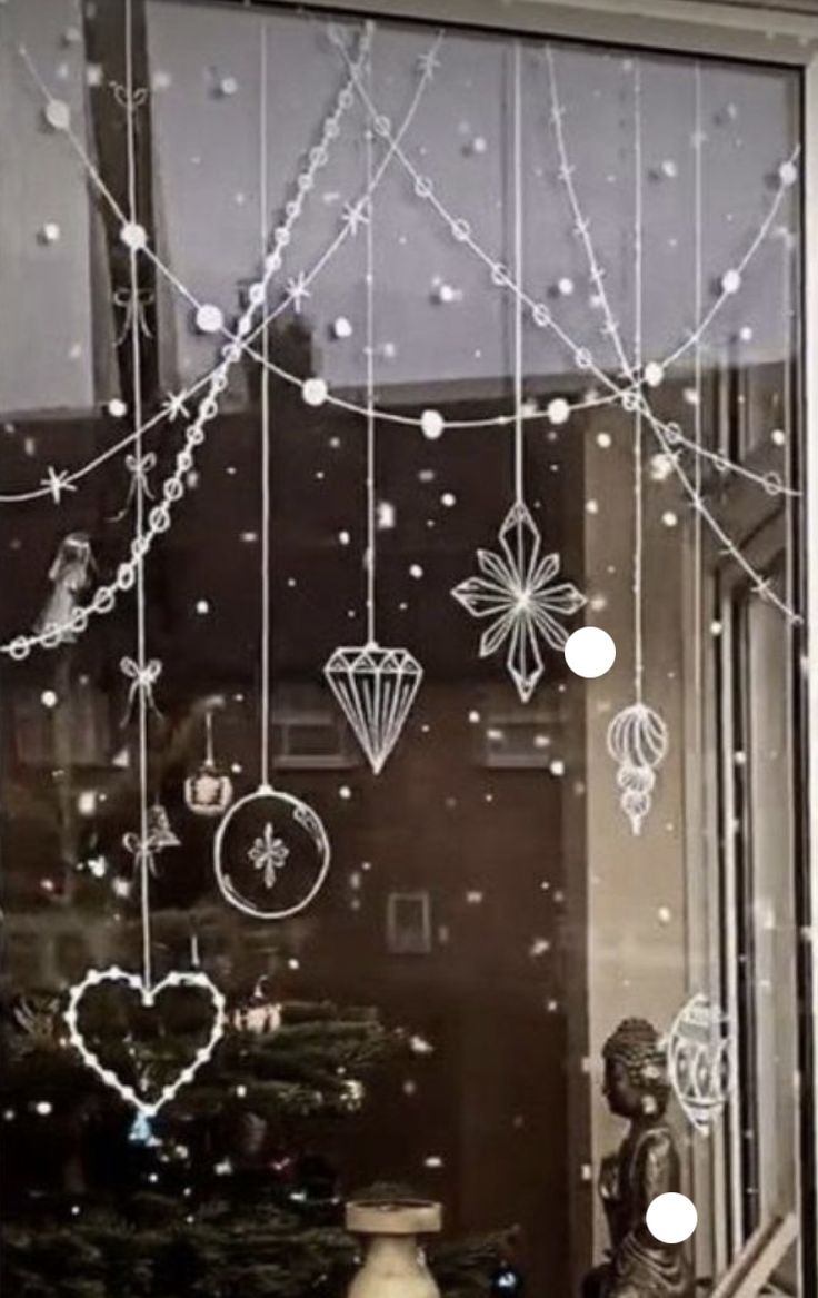Looking for Christmas window painting ideas? Discover 10 festive designs for your home, from snowflakes to Santa. Easy, budget-friendly tips for holiday decor!