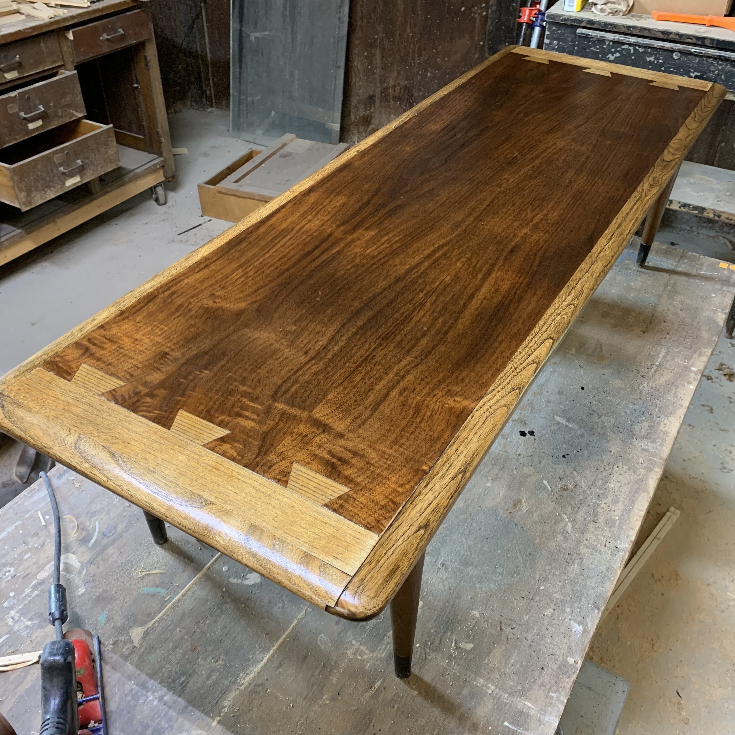 Discover 10 coffee table makeovers that will inspire your next DIY project! Transform any coffee table into a stunning centerpiece with these creative ideas.