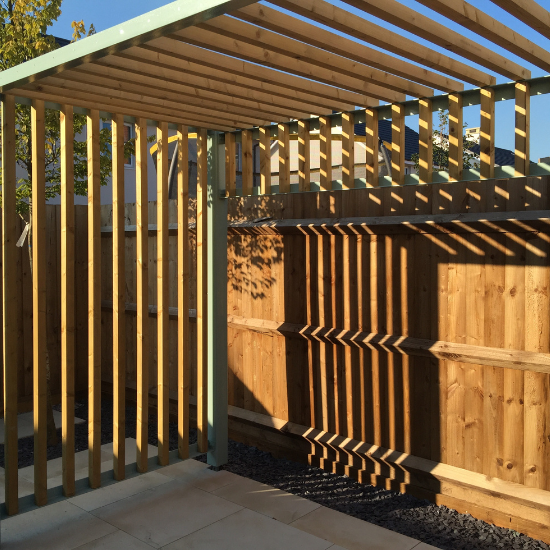 Discover low cost outdoor privacy ideas to create a secluded, stylish outdoor space. From DIY screens to plants, find budget-friendly ways to add privacy today!