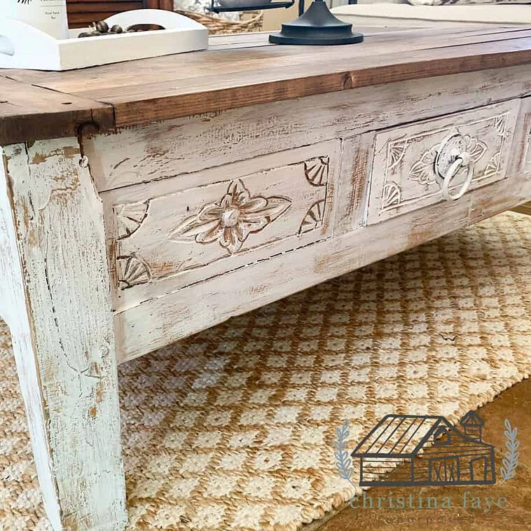 Discover 10 coffee table makeovers that will inspire your next DIY project! Transform any coffee table into a stunning centerpiece with these creative ideas.