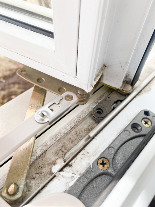 Learn how to fix broken cranks with this Crank Window Handle Repair psot. Follow our easy guide to replace parts without replacing your entire window.