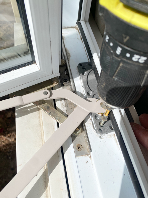 Learn how to fix broken cranks with this Crank Window Handle Repair psot. Follow our easy guide to replace parts without replacing your entire window.