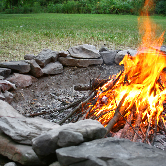 Transform your backyard with these easy DIY fire pit area ideas! Learn how to build a cozy, budget-friendly fire pit space with simple materials and easy tips.