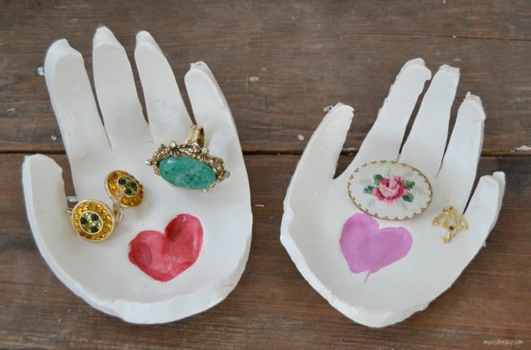 Looking for heartfelt and easy DIY Mother’s Day Gift Ideas? Discover handmade gifts that moms will truly love, from spa baskets to personalized keepsakes!