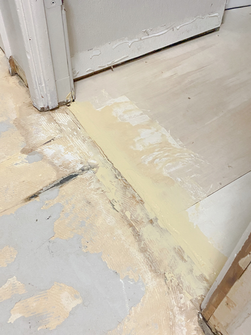 Preparing your floors for laminate installation? Learn how to use Durham's Rock Hard Putty for laminate flooring subfloor prep to fill gaps and create a smooth surface for a flawless finish.