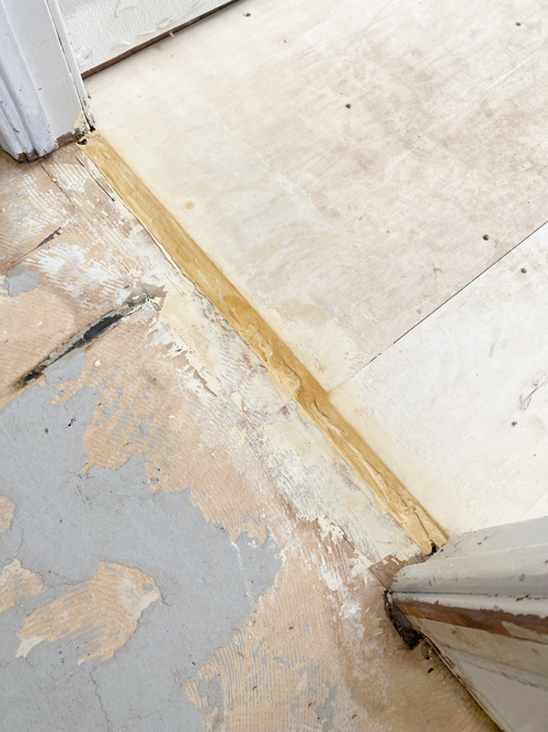 Preparing your floors for laminate installation? Learn how to use Durham's Rock Hard Putty for laminate flooring subfloor prep to fill gaps and create a smooth surface for a flawless finish.