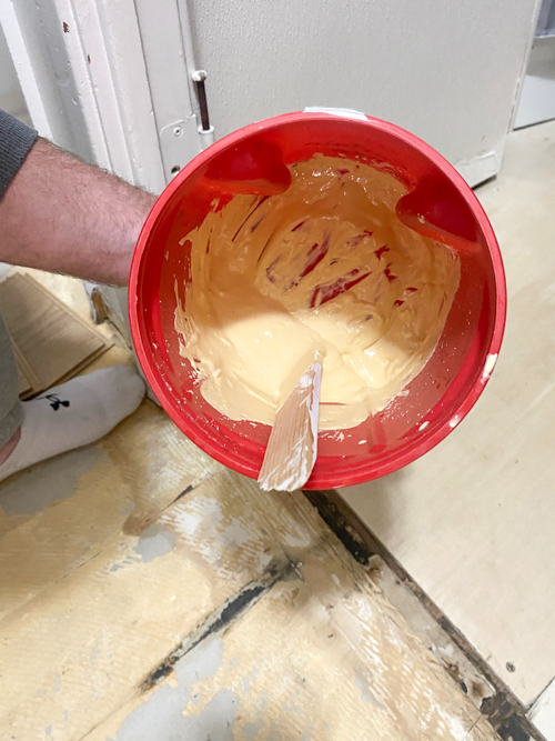 Preparing your floors for laminate installation? Learn how to use Durham's Rock Hard Putty for laminate flooring subfloor prep to fill gaps and create a smooth surface for a flawless finish.