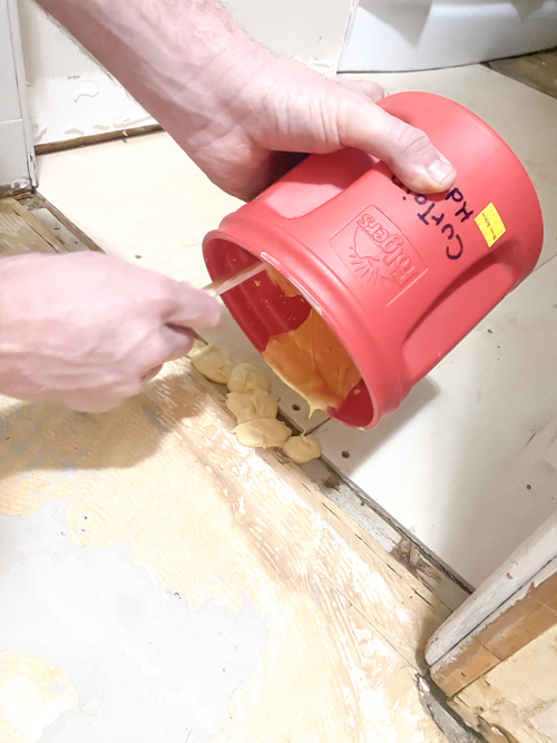 Preparing your floors for laminate installation? Learn how to use Durham's Rock Hard Putty for laminate flooring subfloor prep to fill gaps and create a smooth surface for a flawless finish.