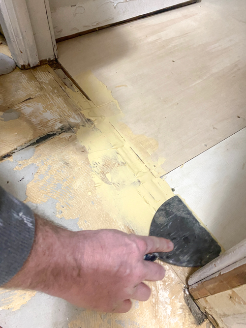 Preparing your floors for laminate installation? Learn how to use Durham's Rock Hard Putty for laminate flooring subfloor prep to fill gaps and create a smooth surface for a flawless finish.