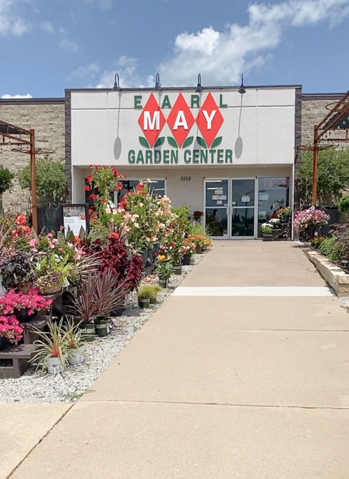 Discover how Earl May’s DIY Dynamic Design helps you choose the perfect plants with expert guidance—turn any yard into a beautiful, well-planned space.