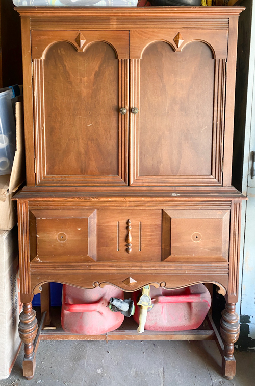 See this Olive Green Hutch Makeover with Dixie Belle Silk Paint. A yard sale find gets a stunning, budget-friendly DIY furniture transformation.