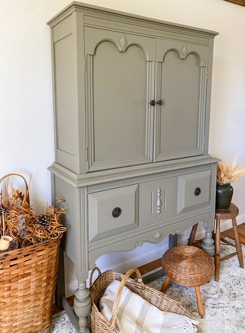See this Olive Green Hutch Makeover with Dixie Belle Silk Paint. A yard sale find gets a stunning, budget-friendly DIY furniture transformation.