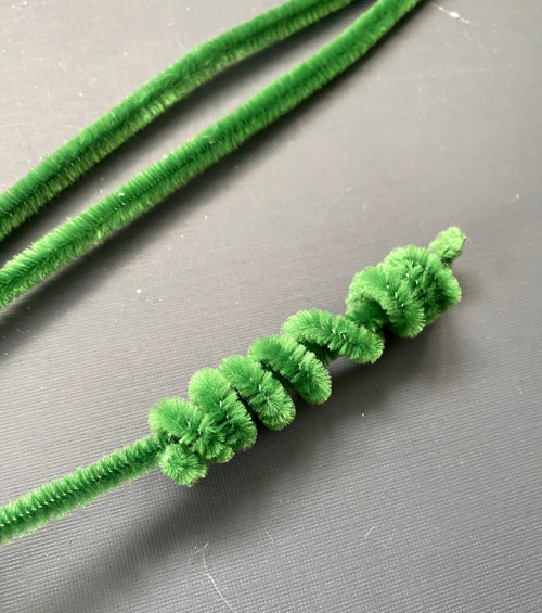 Learn how to make DIY Pipe Cleaner Wreaths with this easy step-by-step tutorial! Perfect for ornaments, gift tags, and holiday décor.