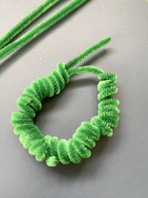 Learn how to make DIY Pipe Cleaner Wreaths with this easy step-by-step tutorial! Perfect for ornaments, gift tags, and holiday décor.