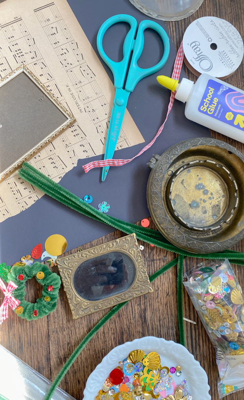 Learn how to make DIY Pipe Cleaner Wreaths with this easy step-by-step tutorial! Perfect for ornaments, gift tags, and holiday décor.