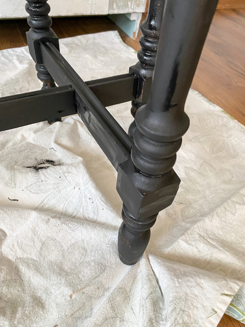 Transform your old furniture with this Antique Side Table Makeover DIY. Step-by-step tutorial, supply list, and tips for a stylish furniture makeover.