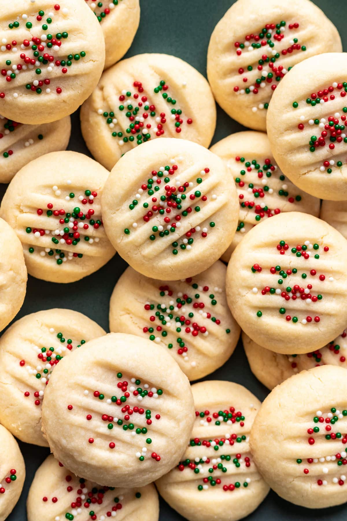 Looking for easy Christmas cookie recipes to bake this holiday season? These festive cookie ideas are perfect for gifting, parties, and family traditions.