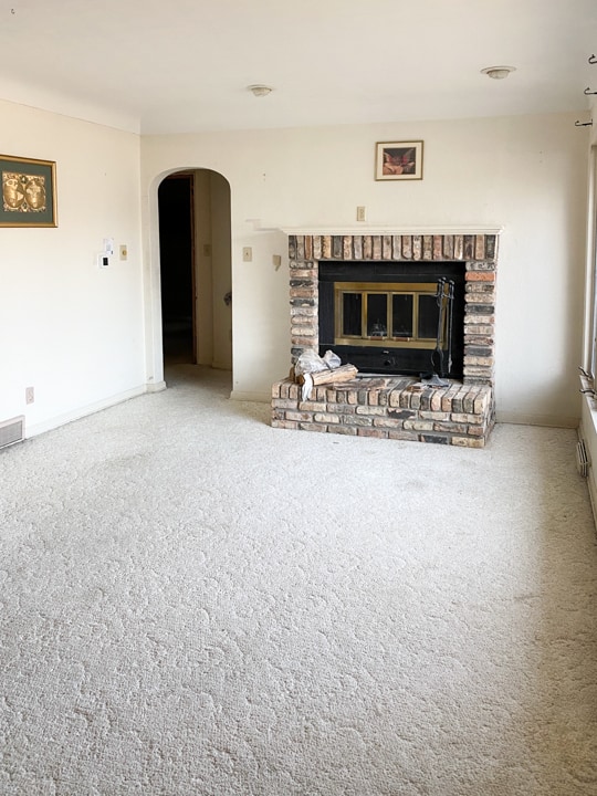 How to finance a flip house with smart funding options, from hard money to private lenders, so you can reduce risk and maximize profits.