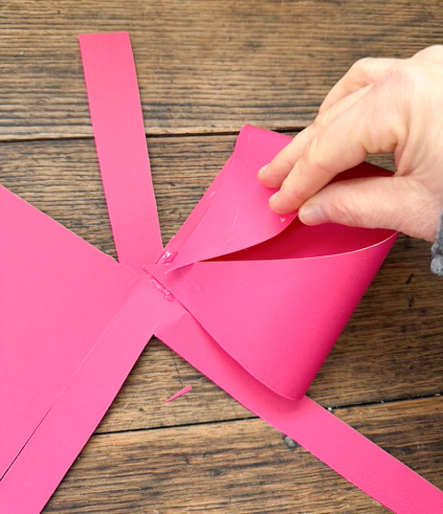 Learn how easy it is to make DIY paper bows with hot glue, paper, and scissors. Make them for birthdays, gifts, Valentine's Day decor, or turn them into garlands.