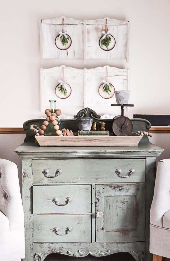 Spring 2026 decor trends are here! Discover what’s in and how to thrift budget-friendly finds that match the season’s style and vibe.