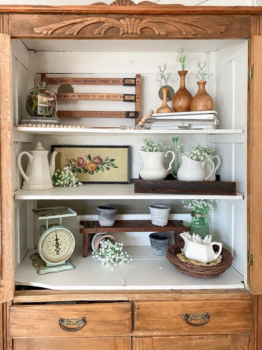 Spring mantel decor ideas to refresh your home for the season. Simple, budget-friendly styling tips to create a light, fresh look with what you already have.