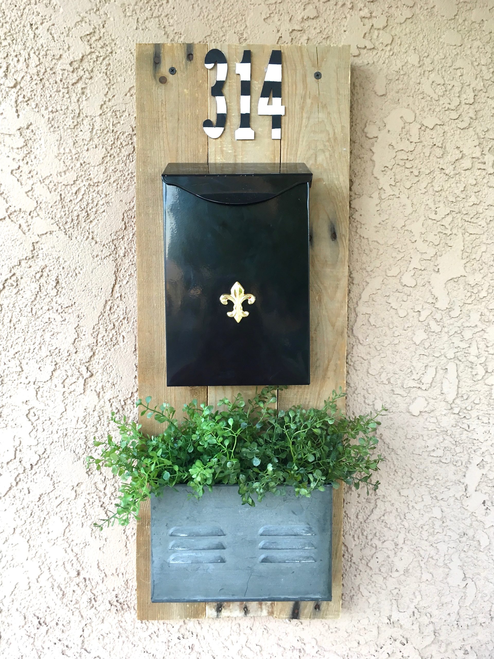 Looking for outdoor pallet projects? Discover creative, budget-friendly pallet ideas for patios, porches, and backyards with direct links to step-by-step tutorials.