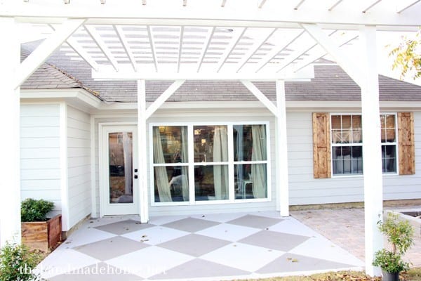 Looking for concrete patio makeovers? Get inspired with budget-friendly ideas to transform any concrete patio into a beautiful outdoor area.