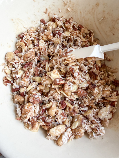 This No Oat Granola Recipe is an easy, crunchy, grain-free granola made with nuts, coconut, and maple syrup. A simple recipe you’ll make again and again.