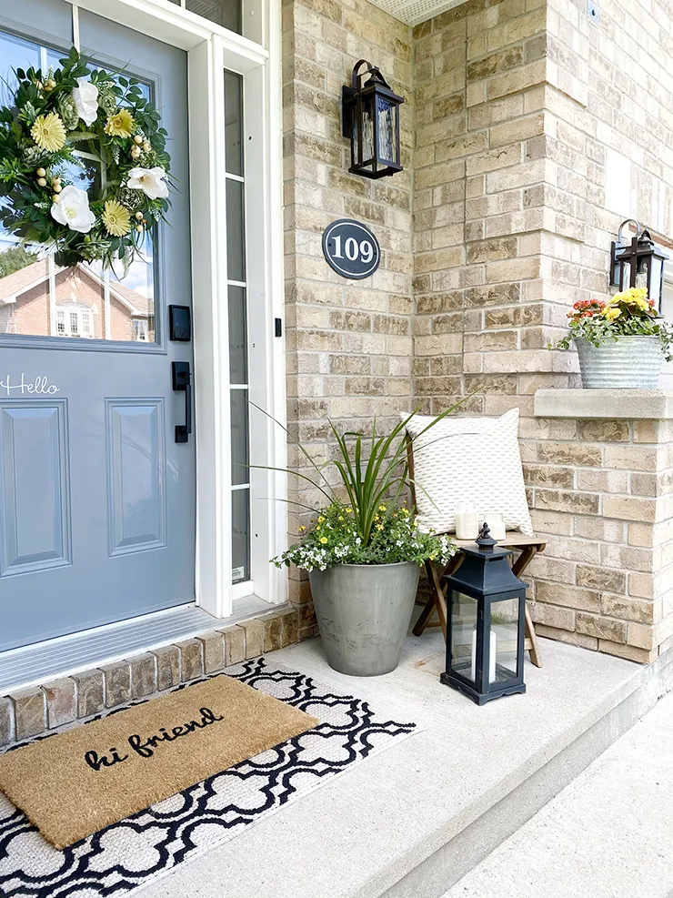Simple Summer Porch Decor Ideas to refresh your space. Create a cozy, inviting porch perfect for relaxing with a glass of iced tea all season long.