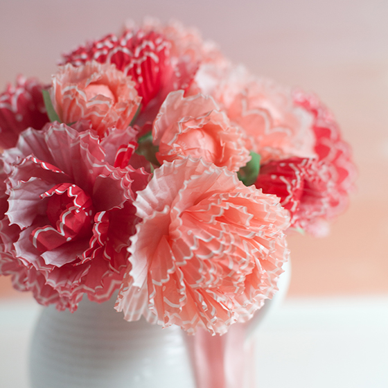 Easy paper flower crafts that are simple, affordable, and fun to make. Creative DIY flower ideas perfect for home decor and seasonal projects.