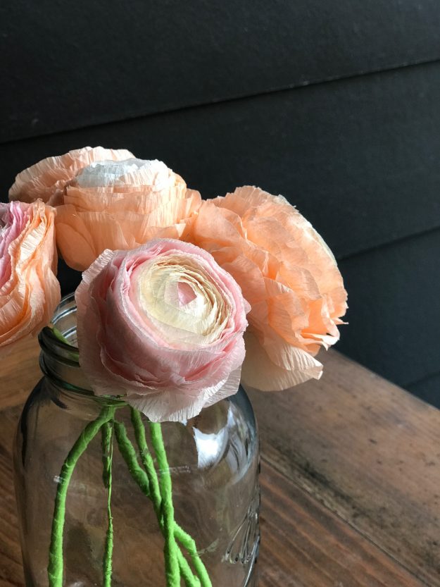 Easy paper flower crafts that are simple, affordable, and fun to make. Creative DIY flower ideas perfect for home decor and seasonal projects.